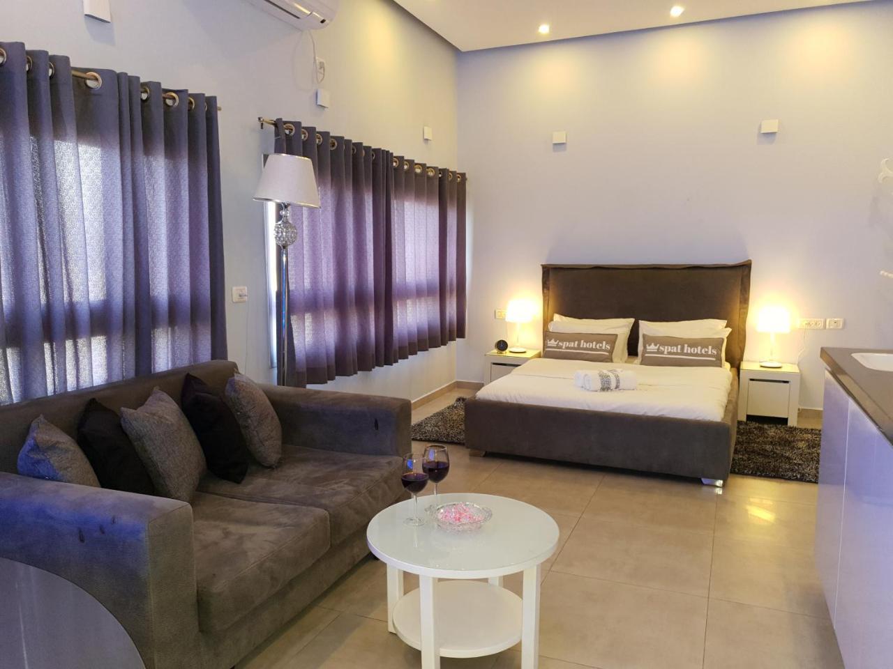 Spat Hotel Ashdod Bagian luar foto