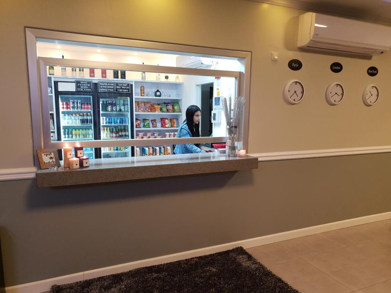 Spat Hotel Ashdod Bagian luar foto