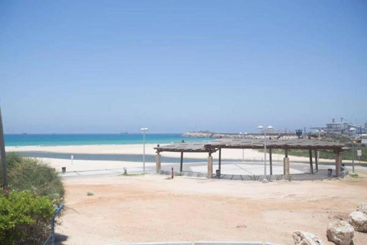 Spat Hotel Ashdod Bagian luar foto